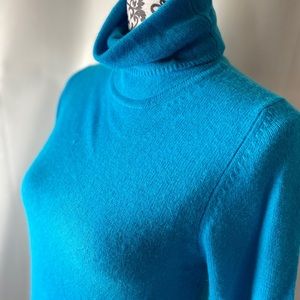 FAL 100% cashmere turtleneck